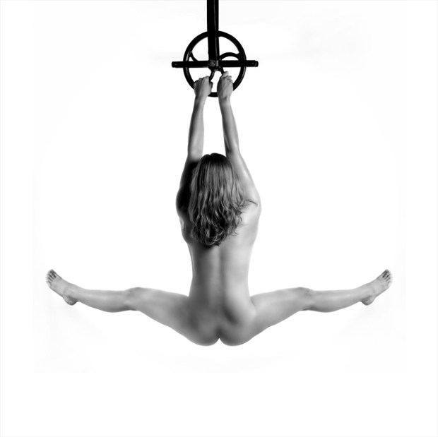 Split Decision Artistic Nude Photo by Model Stilt