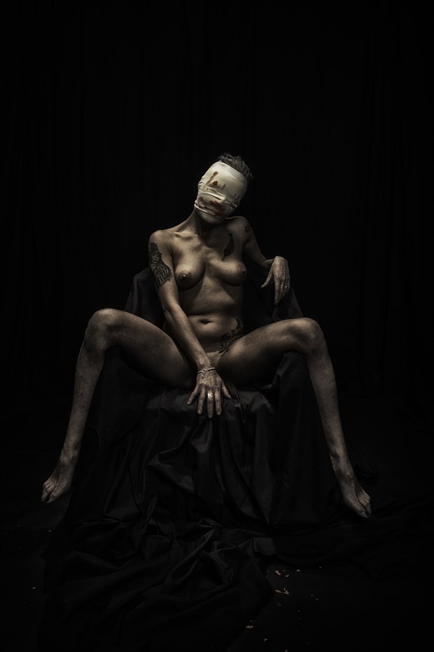 Stefi Artistic Nude Photo by Photographer riccardo mari