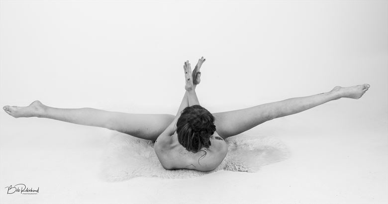 Straight Edge Artistic Nude Photo by Model Aurora Red