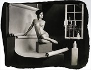 Studio cafe Artistic Nude Photo by Photographer Thomas Sauerwein