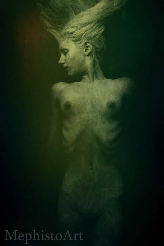 Submerged Artistic Nude Artwork by Photographer MephistoArt
