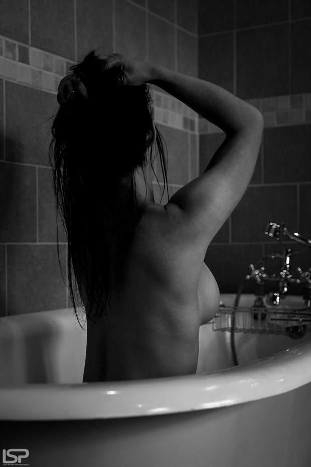 Tash Bath Boudoir  Artistic Nude Photo by Photographer Lylesimes