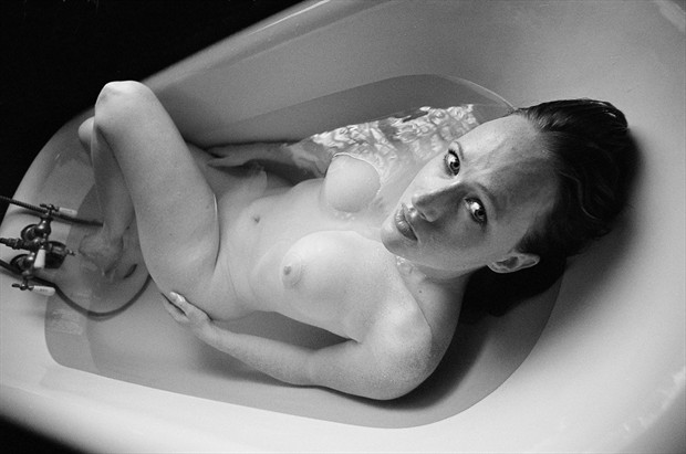 The Bathtub Artistic Nude Photo by Photographer Vahid Naziri