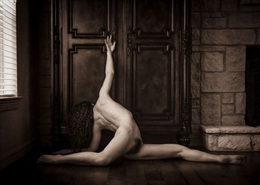 The Reach Artistic Nude Photo by Photographer Tom Kabe