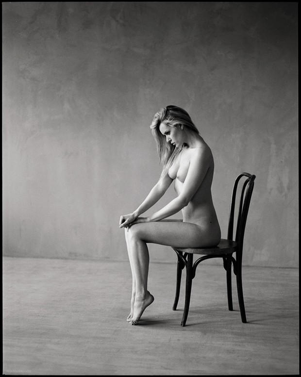 The waiting room Artistic Nude Photo by Photographer Fabien ElleStudio