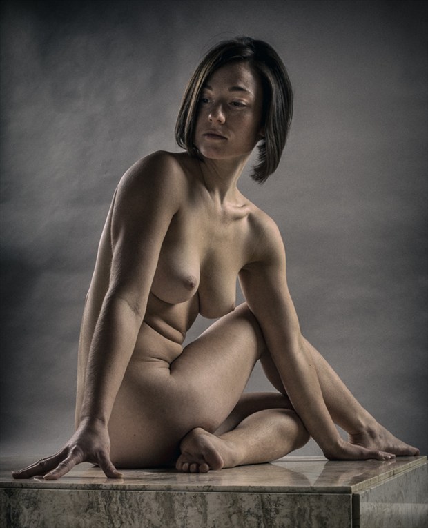 Triangle Artistic Nude Photo by Photographer rick jolson