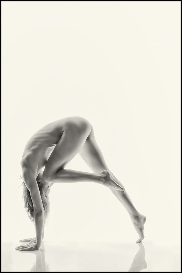 Triangles Artistic Nude Photo by Photographer Magicc Imagery