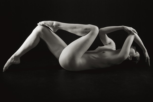 Triangles Repeated Artistic Nude Photo by Photographer Mark Bigelow