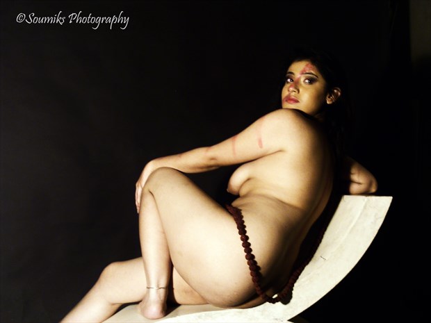 True beauty lies inside... Artistic Nude Photo by Photographer Soumikspeaks