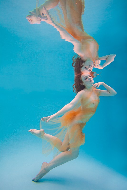 Underwater Dreaming V Artistic Nude Photo by Photographer Christopher Meredith