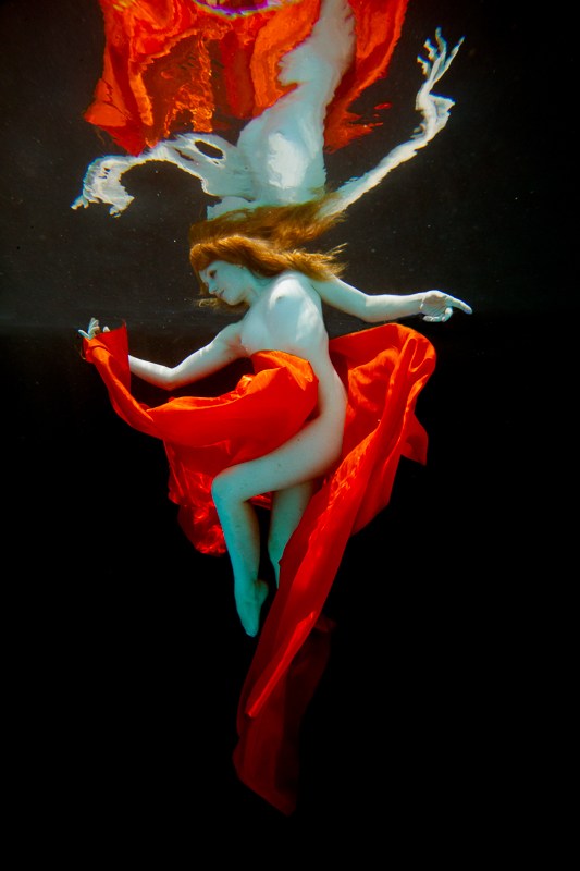 Underwater Dreaming VII Artistic Nude Photo by Photographer Christopher Meredith