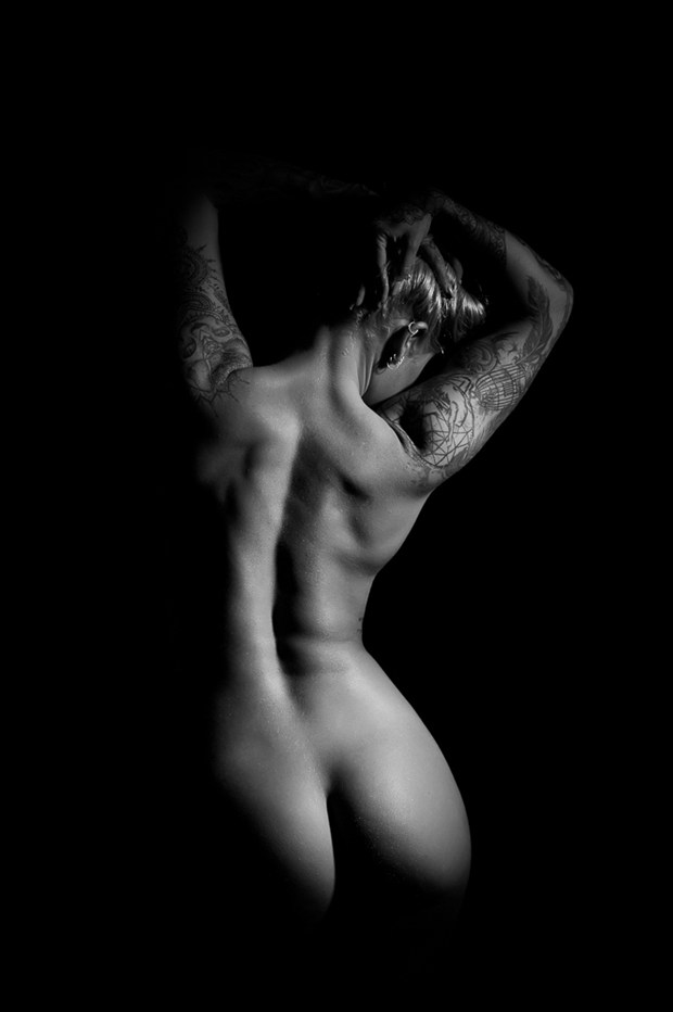 Vicky Back Artistic Nude Photo by Photographer Sam Dickinson