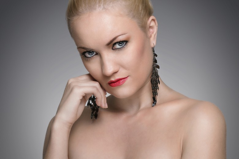 Vika Expressive Portrait Photo by Photographer arielc