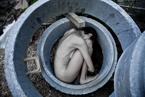 WW 26 Blue tube Artistic Nude Photo by Photographer Philippe