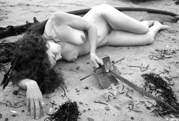 Wash ashore I Artistic Nude Photo by Photographer silverline images