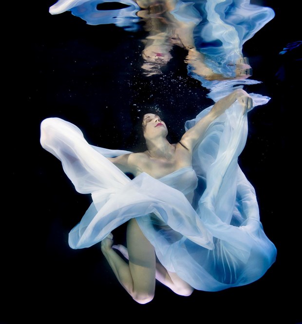 Water wings Artistic Nude Photo by Photographer RMcCawley