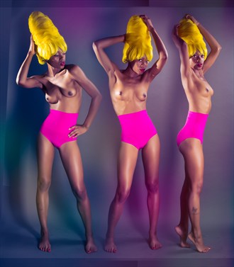 Violet Artistic Nude Photo by Photographer Santiago Rueda