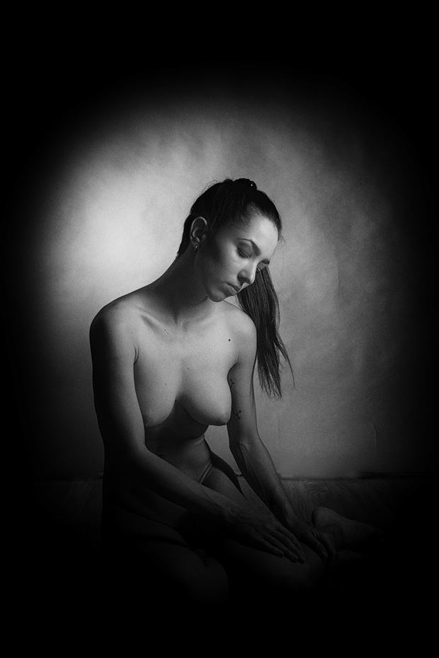 a reflective moment artistic nude photo by photographer excelsior