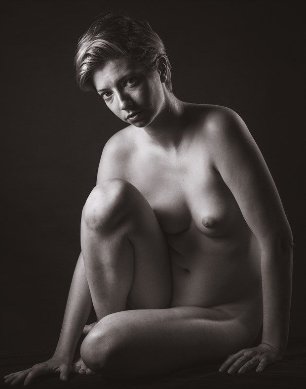a wary glance artistic nude photo by photographer excelsior