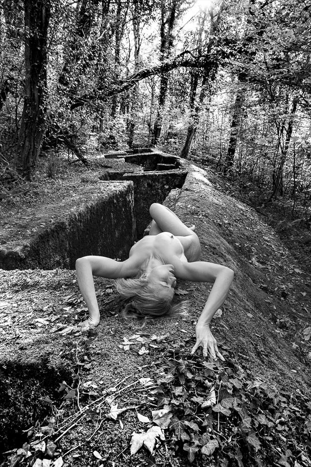 abandoned arms artistic nude photo by photographer robert koudijs