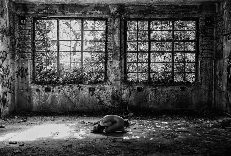 abandoned artistic nude photo by photographer pheonix