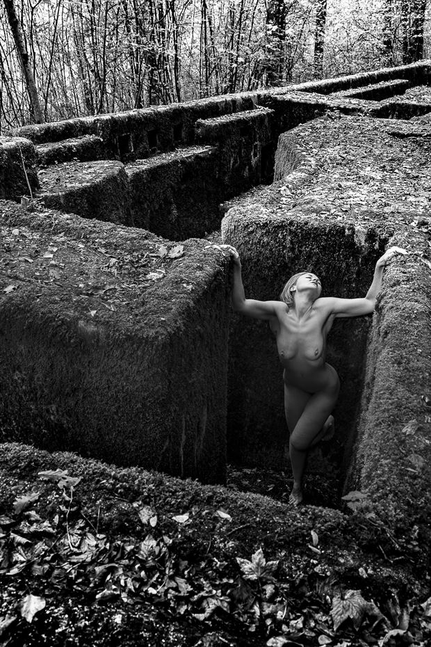 abandoned tears artistic nude photo by photographer robert koudijs