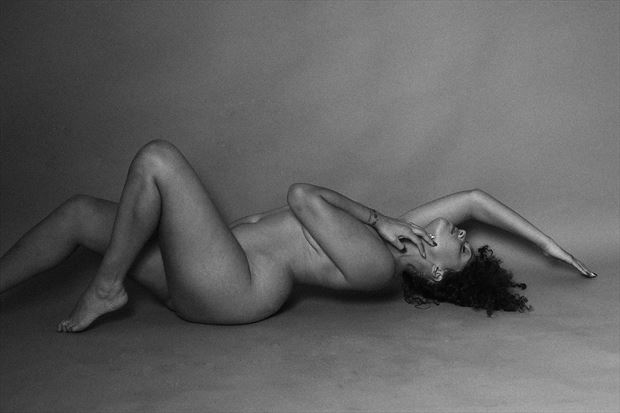 abstract implied nude photo by photographer tendai pottinger