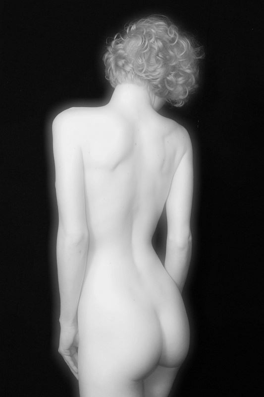 alabaster girl artistic nude photo by photographer anders bildmakare