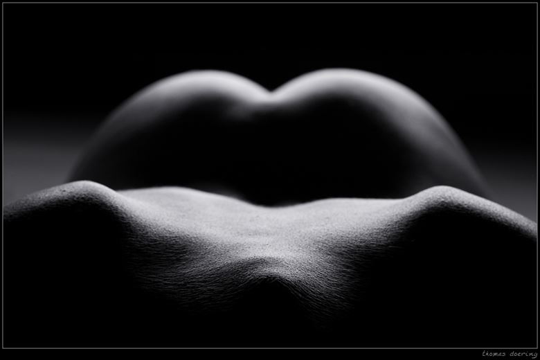 almost symmetric artistic nude photo by photographer thomas doering