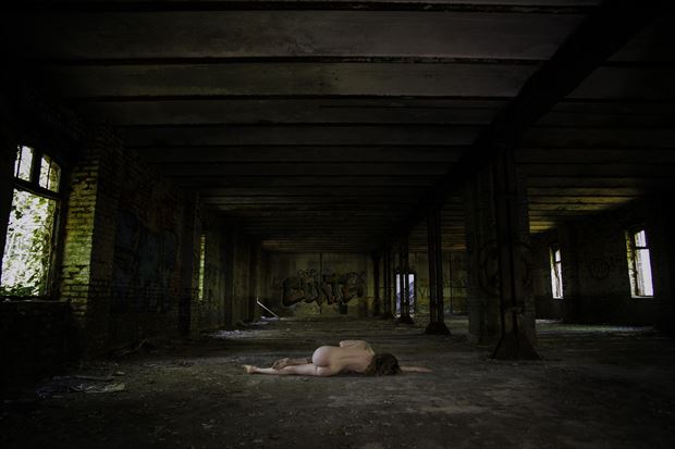 alone artistic nude photo by photographer tris dawson
