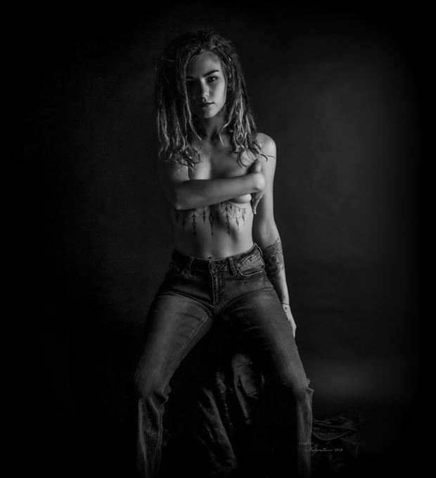 alternative model implied nude photo by photographer nikzart