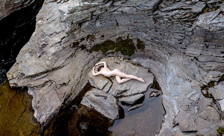 amber water artistic nude photo by photographer richard maxim