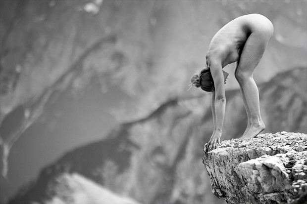 an der kante Artistic Nude Photo by Photographer Thomas Bichler
