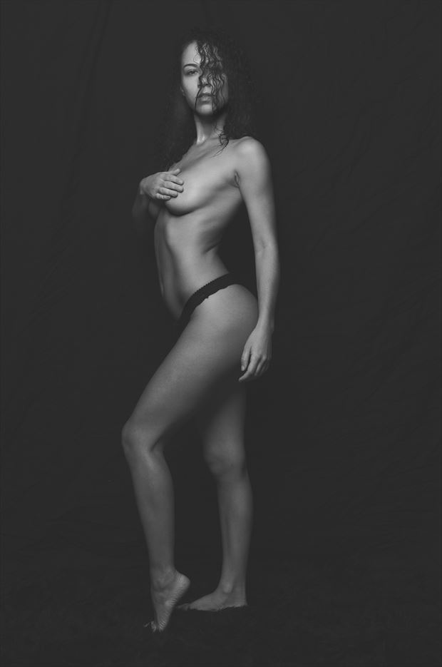 angelina chiaroscuro photo by photographer kh photography
