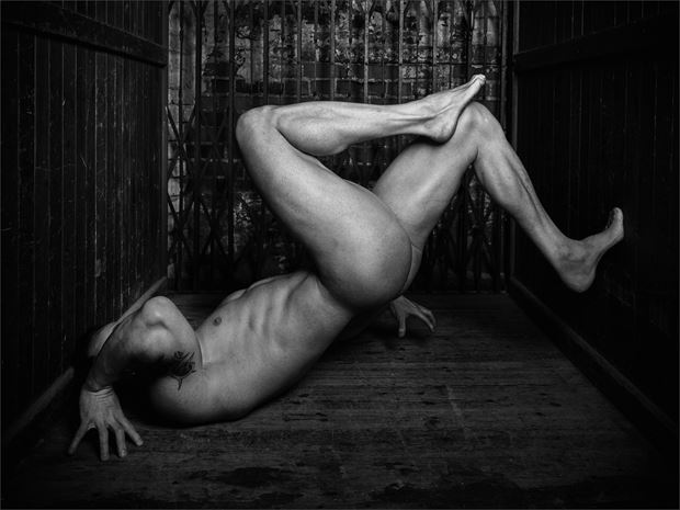 angles and triangles artistic nude photo by photographer dave belsham