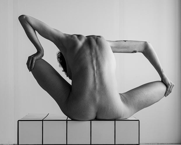 angular artistic nude photo by photographer mskeetphoto