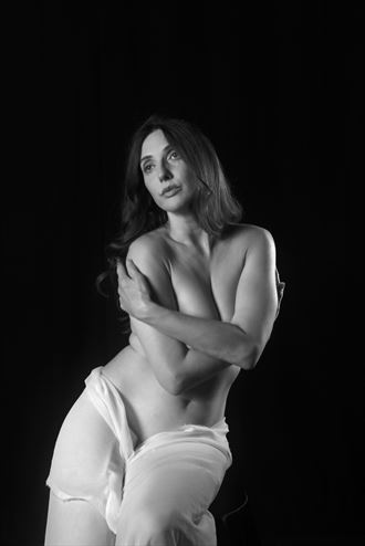 anoush anou artistic nude photo by photographer linda hollinger