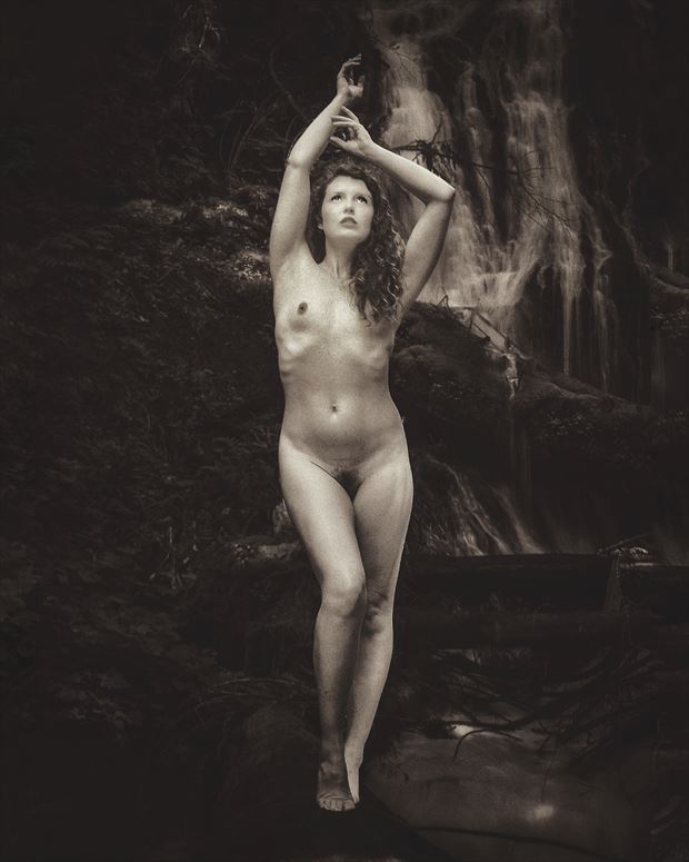 aphrodite de la for%C3%AAt sepia artistic nude photo by photographer the artlaw