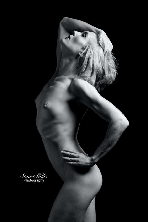 arched artistic nude photo by photographer stuart gillis