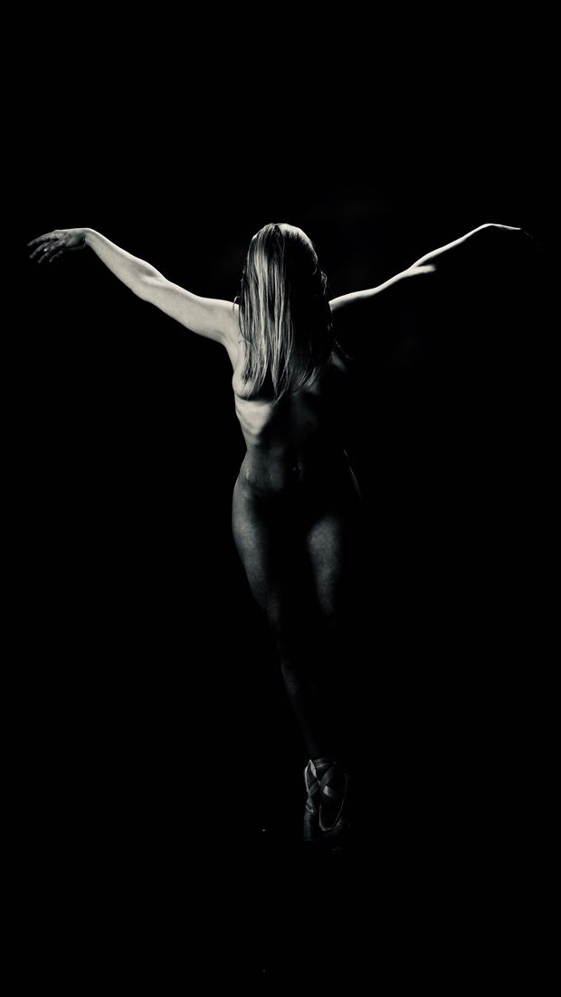 arms outstretched artistic nude photo by photographer aaron doherty