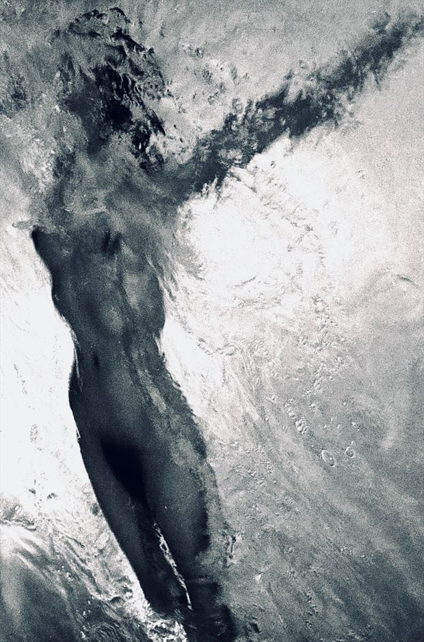 arms outstretched under water nude artistic nude photo by photographer aaron doherty