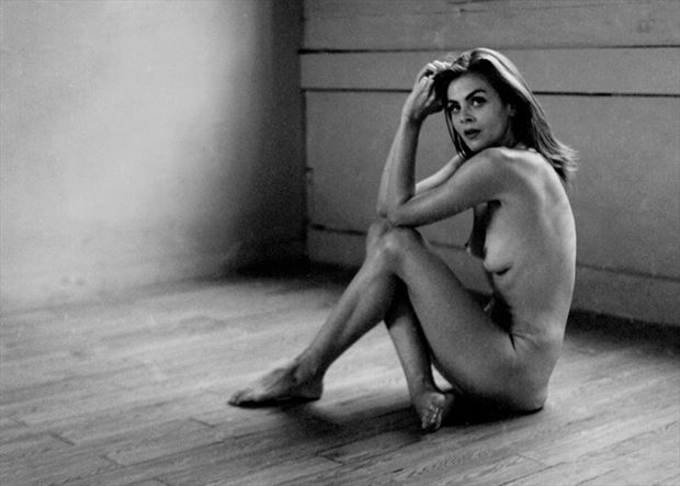 artistic nude candid photo by model helen troy