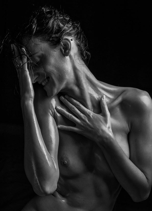 artistic nude chiaroscuro artwork by photographer daniel baraggia
