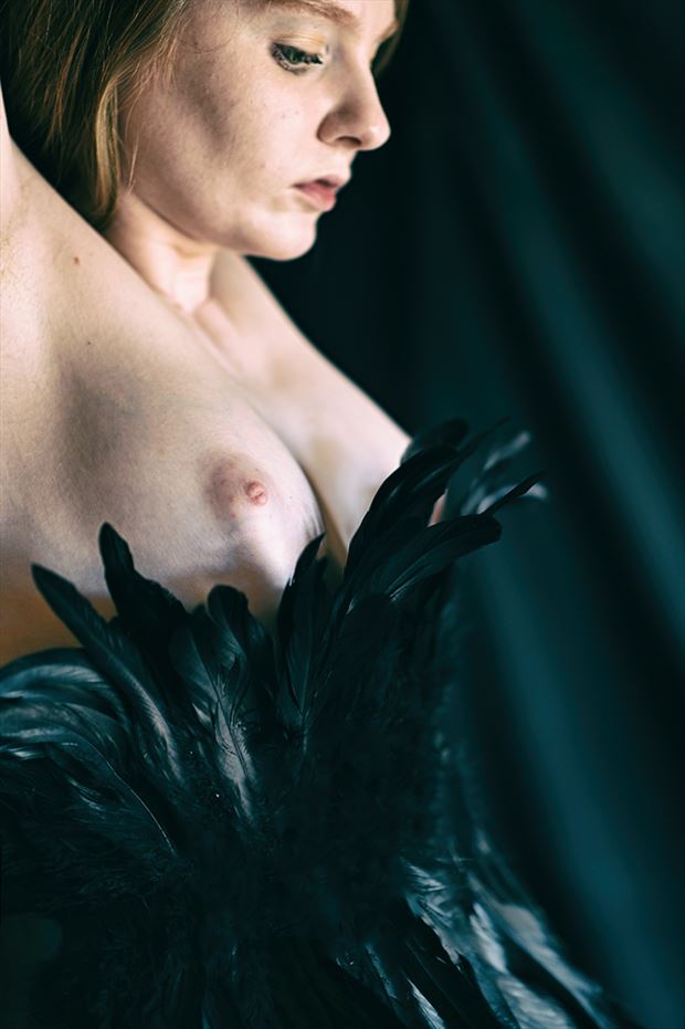artistic nude chiaroscuro artwork by photographer emissivity