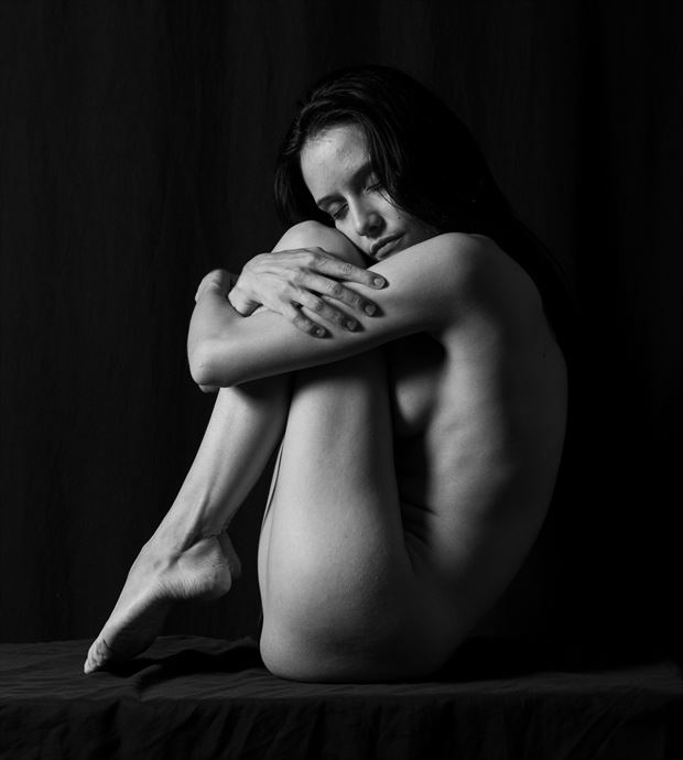 artistic nude chiaroscuro photo by artist eduardo replinger
