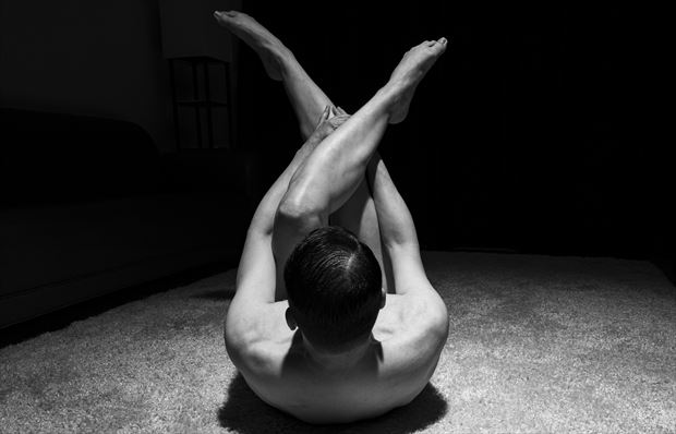 artistic nude chiaroscuro photo by model rhynelmrk