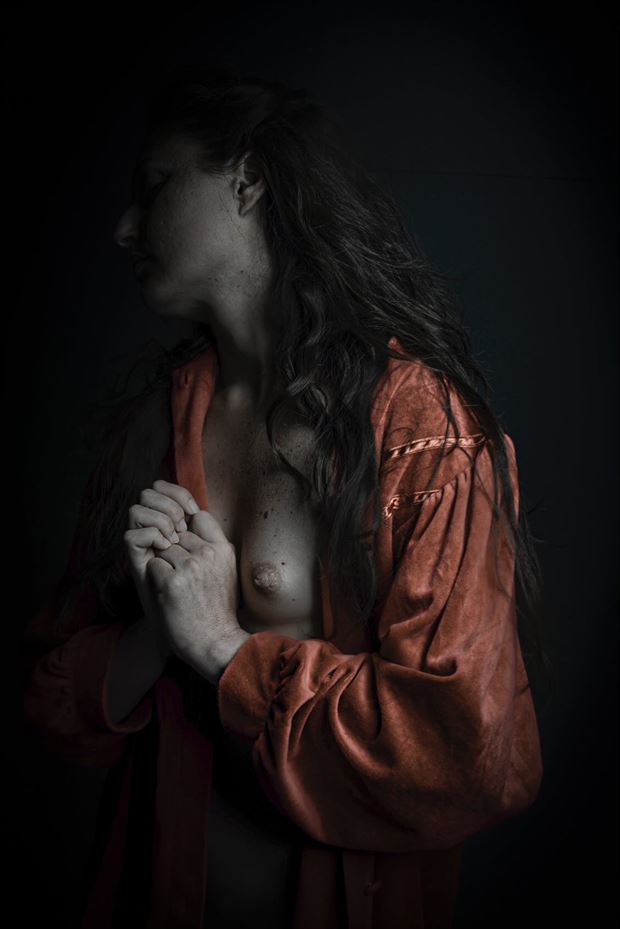 artistic nude chiaroscuro photo by model valentina_art