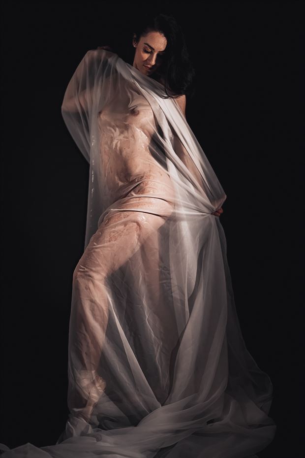 artistic nude chiaroscuro photo by photographer amarbehindthelens