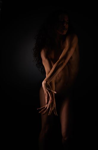 artistic nude chiaroscuro photo by photographer castrourdiales