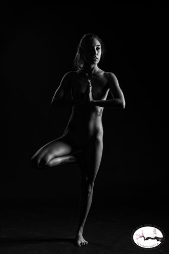 artistic nude chiaroscuro photo by photographer dave in san diego